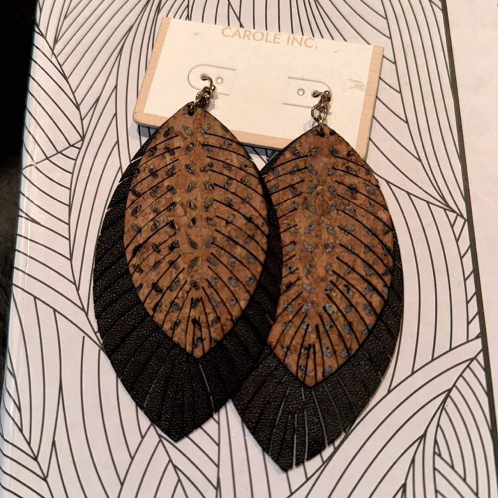 Earring, Black & Tan Pierced Earrings, NWT